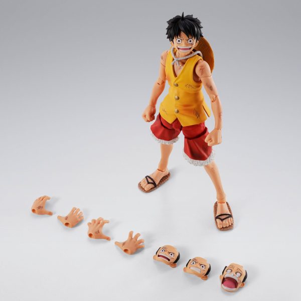 Monkey D. Luffy action figure with battle scars, including four interchangeable hands and three face plates