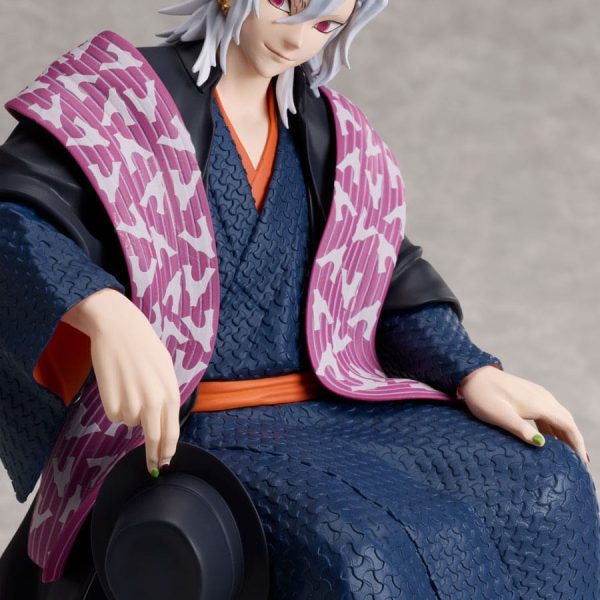 Figurine of Tengen Uzui in a blue kimono and purple haori, holding a black hat. Pending licensor's final approval