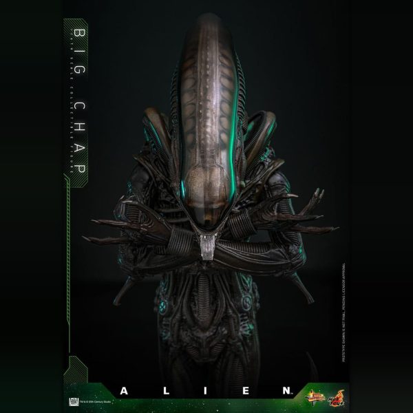 Big Chap 1/6th scale collectible figure from the movie Alien, showing the Xenomorph with arms crossed