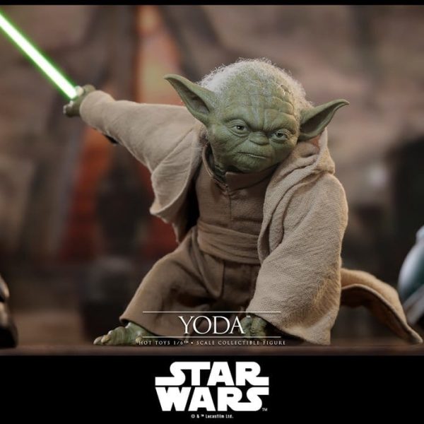Hot Toys Yoda 1/6 collectible figure (Star Wars: Revenge of the Sith) – view 2